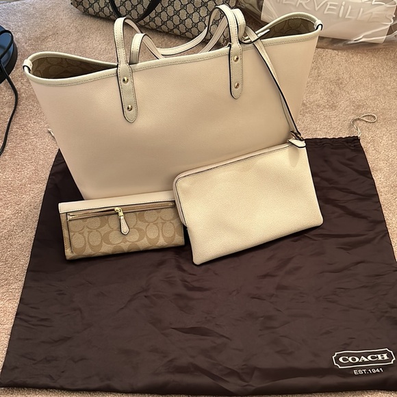 EUC Coach Reversible Tote With Attached Pouch, Wallet, Duster. - Picture 2 of 6